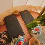 Luxe tent Salinko Glamping *